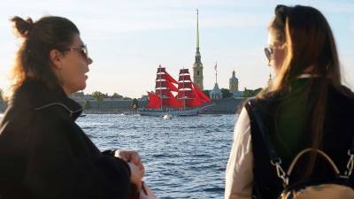 Власти Петербурга призвали присоединиться к празднику «Алые паруса» онлайн