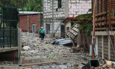 После потопа пригород Ялты оказался погребен под грудами камней и мусора (ФОТОрепортаж)