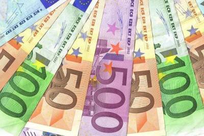 Официальный курс евро на четверг снизился до 86,71 рубля