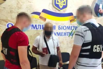 В розыске за терроризм: СБУ задержала скрывающегося в Украине иностранца