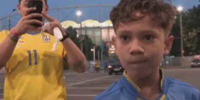 Сын футболиста сборной Украины раскритиковал игру отца: забавное видео