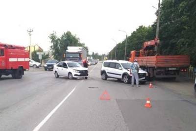 На трассе под Новочеркасском в ДТП пострадали два человека