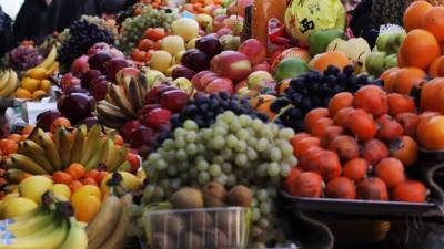 Опрос ретейлера: россиянам не хватает экзотических фруктов и снеков