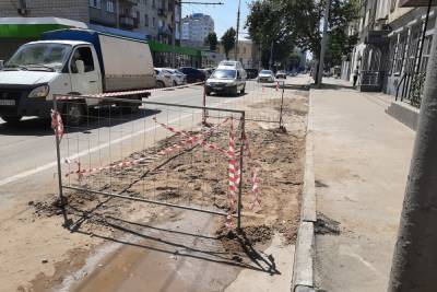 Яму с водой на Чернышевского закопали, но движение на участке закрыли