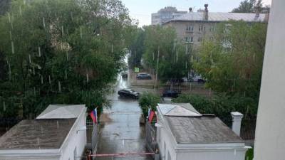 Пока часть России "плавится" из-за жары, в Самаре пошел дождь с градом