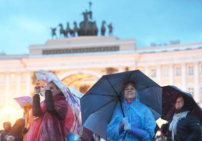 Жителей Петербурга предупредили о грозах с градом