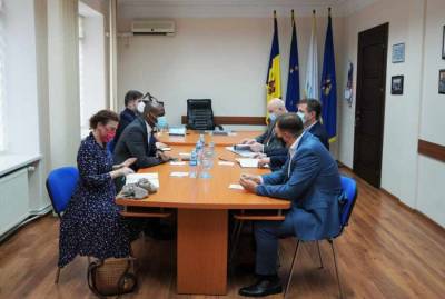 США продолжают вмешиваться в парламентские выборы в Молдавии
