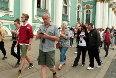 Аттестацию экскурсоводов и гидов в Петербурге могут «повесить» на Смольный