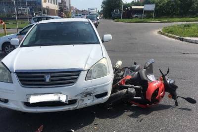 В Белгороде 70-летний водитель мопеда пострадал при столкновении с иномаркой