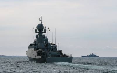 Россия открыла стрельбу по эсминцу Британии в Черном море