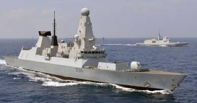 Военные РФ открыли огонь по эсминцу Великобритании в Черном море