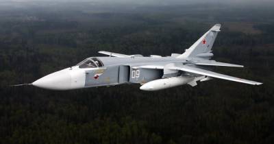 Российский бомбардировщик Су-24М скинул авиабомбы рядом с эсминцем НАТО: детали ЧП в Черном море