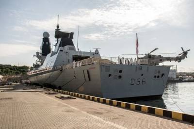 Минобороны РФ: российские военные обстреляли британский эсминец Defender в Черном море