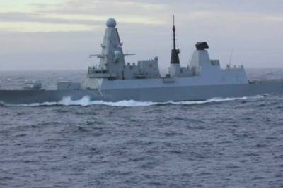Россия заявляет, что открыла предупредительный огонь по британскому эсминцу возле Крыма