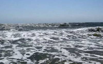 Вода мутная, а погода не радует: туристы показали свежие видео из Кирилловки и Бердянска