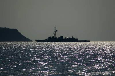 Россия атаковала британский эсминец в Черном море с воды и с неба и мира