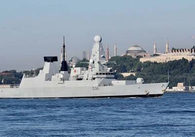 Российский корабль открыл предупредительный огонь по эсминцу Британии