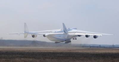 &quot;Мрія&quot; снова в небе: самый большой в мире самолет вернулся к воздушным перевозкам (ВИДЕО)