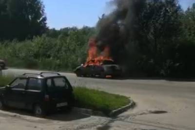В Твери на около дома сгорел автомобиль