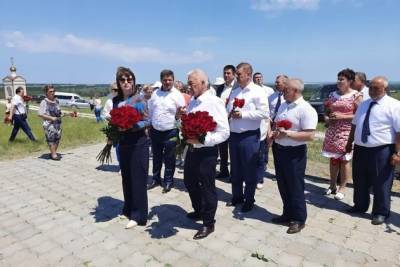 Делегация от Забайкалья почтила память павших земляков в Волгограде