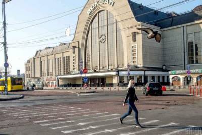 В Киеве ограничена работа Центрального и Южного ж/д вокзалов: подробности