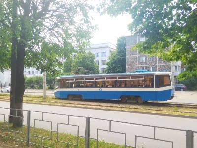 В Смоленске с рельсов сошел трамвай с пассажирами