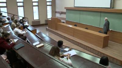 В Минобрнауки обсудят допуск на очные занятия только привитых студентов