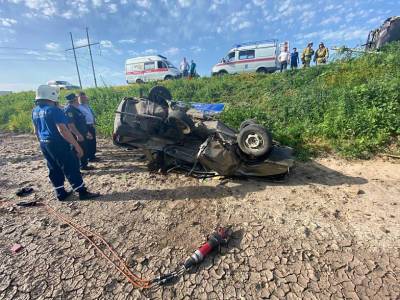 На трассе в Усть-Донецком районе внедорожник протаранил ВАЗ, погиб человек
