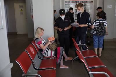 Петербуржцев оштрафовали за отсутствие медицинских масок