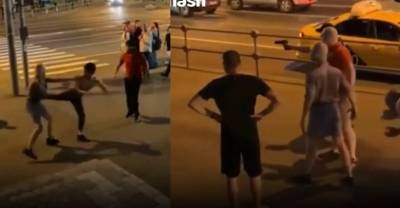 На видео попала массовая драка скинхедов с ножами и пистолетом, которую устроили у метро в Москве