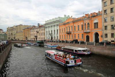 Гости Петербурга не смогут покататься на катерах и теплоходах из-за «Алых парусов»