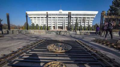 Депутатов киргизского парламента Жээнбекова и Зулпукарова оставили под стражей