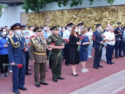 Депутаты областной Думы приняли участие в общенациональной акции «Свеча памяти»