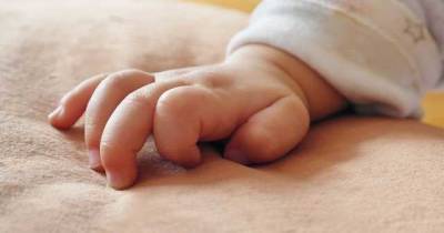 "На руках несла сына в больницу": в Славянске водитель сбил 4-месячного младенца и скрылся с места ДТП