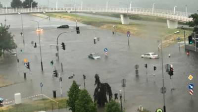 Дороги превратились в реки: в Польше пронесся мощный ураган (ФОТО)
