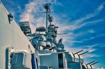 Военный атташе Великобритании вызван в Минобороны РФ после инцидента с эсминцем Defender в Черном море