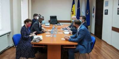 «Цыкнул на ЦИК»: с чем посол США пришел в Центризбирком Молдавии