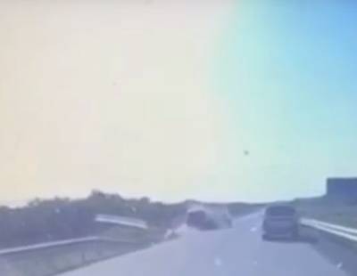 В сети появилось видео со смертельным ДТП с участием Touareg и такси в Ростовской области