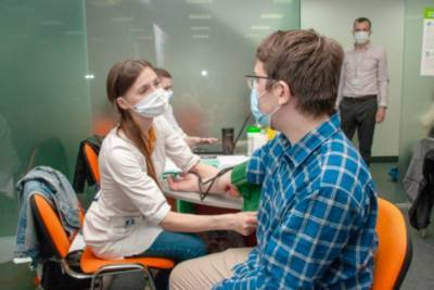 Коллективная вакцинация в Украине: в Минздраве заявили, что Pfizer хватит не всем