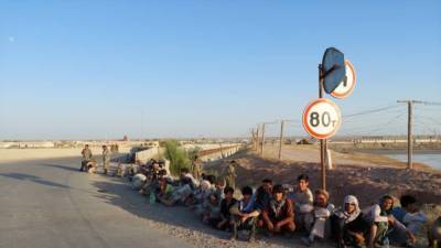 Афганские военнослужащие после боя с талибами отступили в Таджикистан