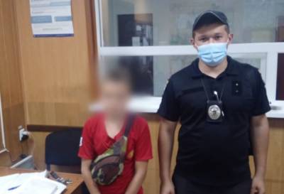 На Луганщине 12-летний мальчик жестко "наказал" маму за то, что та забрала его банковскую карту, которую сама и пополняла