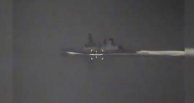 Опубликованы видео британского эсминца с самолёта и беспелотника перед бомбометанием