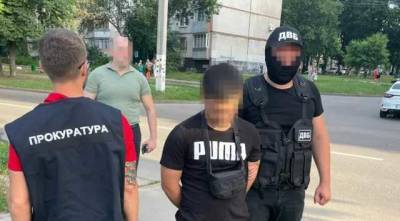 В Харькове поймали копа, подрабатывавшего на "закладках" наркотиков