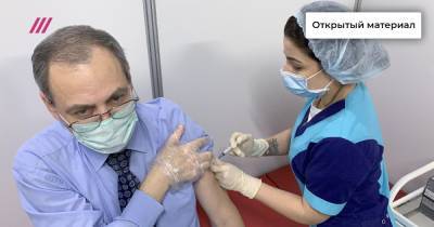 «Результат безобразной кампании вакцинации»: Анна Наринская о расколе общества из-за принудительных прививок