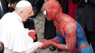 «Человек-паук» пришел на аудиенцию к папе Римскому