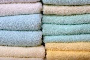 Как спасти от жесткости махровые полотенца: несложные способы