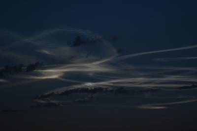 Астраханцы удивлены странными следами в небе
