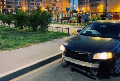 Муринский гонщик: сотрудники полиции задержали пьяного водителя, гонявшего по газонам