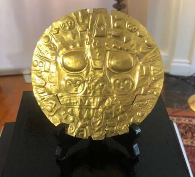 В Перу вернули уникальный золотой диск, созданный до новой эры