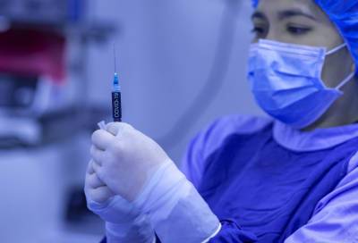 Специалист заявила об отсутствии серьёзных «побочек» после ревакцинации от коронавируса